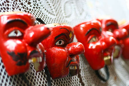 mask manora