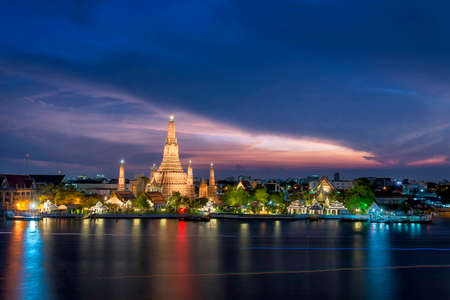 Wat Arun Ratchawararam Ratchawaramahawihanの写真素材