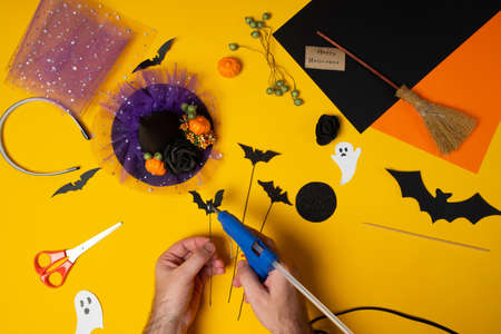 DIY Halloween witch hat. Halloween craft step by step instructions. Handmade witch hat for a child to celebrate Halloween. Step 13.の写真素材