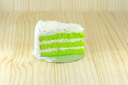 pandan layers Chiffon cake with white cream