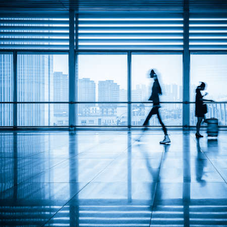 commuters motion blurred with blue modern corridor
の写真素材