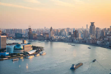 a bird's eye view of the beautiful huangpu river in shanghai at dusk
の写真素材