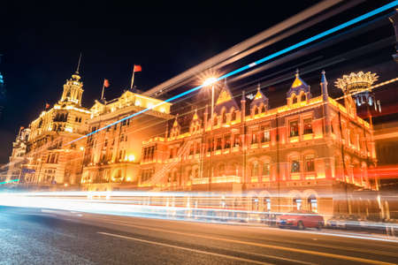 light trails on the street in shanghai bund at night
のeditorial素材