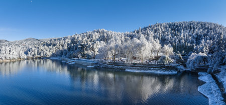 pure natural scenery of Mount Lu in winter, lake and rime trees against a blue sky, Lushan mountain national scenic area, Chinaの写真素材