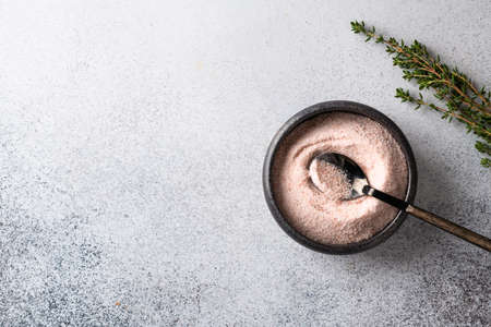 pink Himalayan salt in a bowl on a light background. Top view, place for textの写真素材