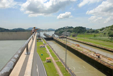 PANAMA  SEPTEMBER 10. Security Officer shows the canal to tourists on September 10, 2006 in Panama Canal. Six new locks will be constructed by 2015 on the Panama Canal.のeditorial素材