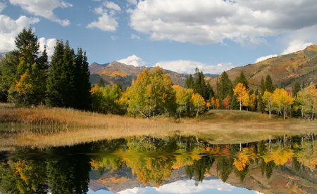 Mountail Lake with fall colors refelcted on itの写真素材