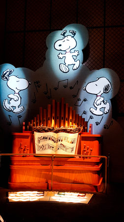 Osaka, Japan on April 8, 2022. A piano with a snoopy image, perfect for children to play. This piano is on one of the special snoopy rides at Universal Studios Japan.のeditorial素材