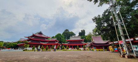 This is a photo of the roof of the Sam Poo Kong temple in Semarang. Chinese style and dominated by red. This temple is not only for worship but also for tourists.のeditorial素材