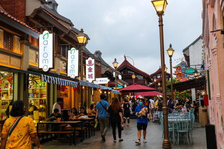 Tangerang, West Java, Indonesia, 2022 - Visitors hanging out at the PIK Chinatown Pantjoran Area. This area is very suitable for families because there are many street food and Chiのeditorial素材