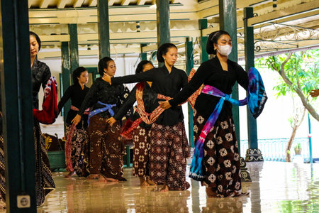 Yogyakarta, Indonesia on October 2022. Abdi dalem mataya, courtiers of the Yogyakarta Palace who are dancers. These courtiers are practicing the Serimpi dance to the accompaniment of gamelan strains.のeditorial素材