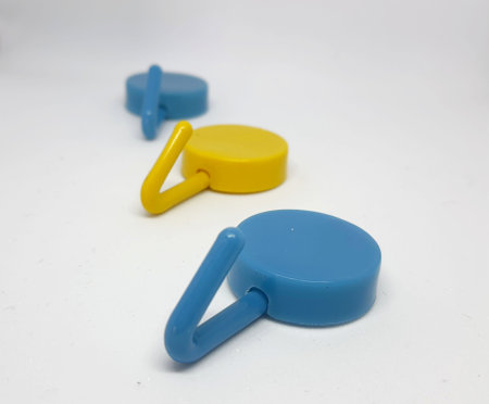 Isolated white photo of three round coat hangers with blue and yellow colors. Two blue one yellow.の写真素材