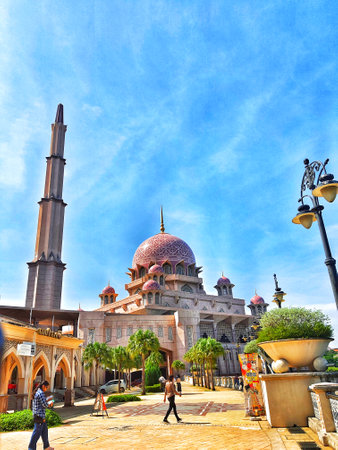 Putra Jaya, Malaysia in May 21, 2023. Putra Mosque or in Malay is Masjid Putre is a mosque that was built in 1997 using rose red granite and consists of three functional areas; prayer room, mosque yardのeditorial素材