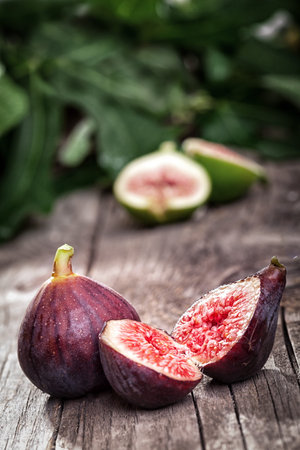 Ripe fig splitted in half