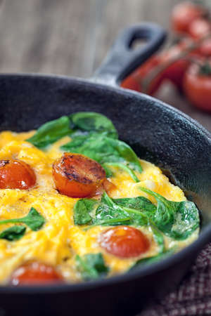 Spinach frittata in iron skillet - closeupの写真素材