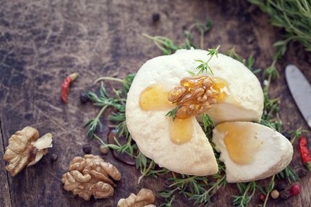Goat cheese with honey, thyme and nuts