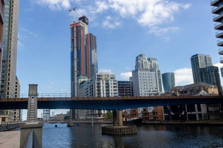 canary wharf london financial districtのeditorial素材