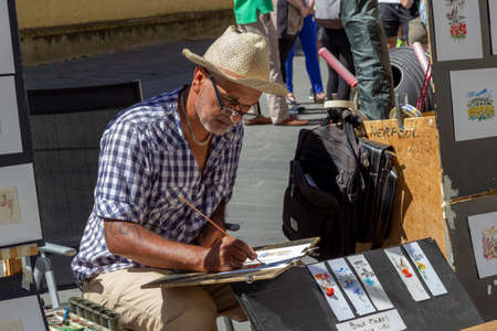 italy florence 24 June 2015 painter painting street artistのeditorial素材