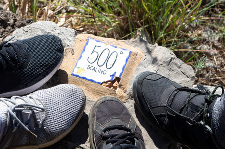 indication of 500Â° step, on the path that leads to the Crapolla fjord, on the Amalfi coastの写真素材