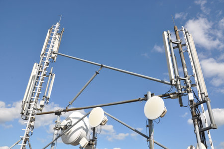 Masts and antenna cellular systems