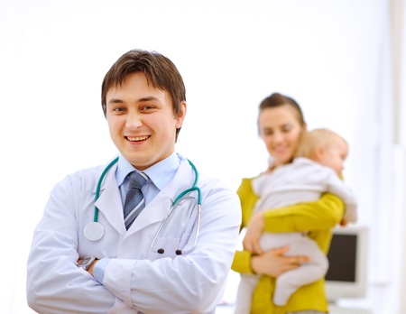 Portrait of pediatrician doctor and mother with baby in background
の写真素材