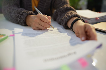 woman sign document.の写真素材