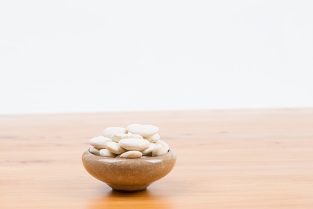 large lima beans in bowl on tableの写真素材