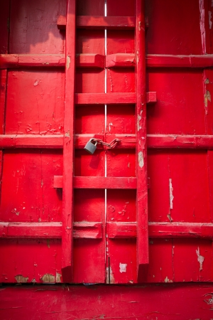 closed ancient red doors with lockの写真素材