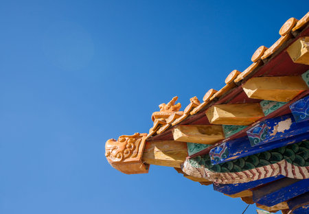 Chinese style dragon statue Eaves with blue sky