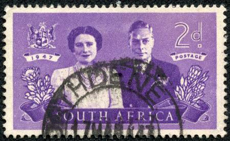SOUTH AFRICA - CIRCA 1947: A stamp Printed in South Africa shows King George VI and wife, commemorate British Royal family visit to RSA, circa 1947のeditorial素材