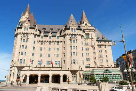 Ottawa, Canada - August 08, 2008: Chateau Laurier Hotel in Ottawa. This castle like hotel  was named after Sir Wilfred Laurier who was the Prime Minister of Canada. It opened to the public in 1912 in downtown Ottawa. Some people on the street in front of のeditorial素材