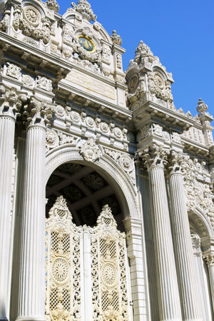 DolmabahÃ§e Palace (DolmabahÃ§e Sarayi) is a Baroque, Rococo and Neoclassical residence for the Emperors of Ottoman Empire. It was built between 1843 and 1856 on the European coast of Istanbul.のeditorial素材