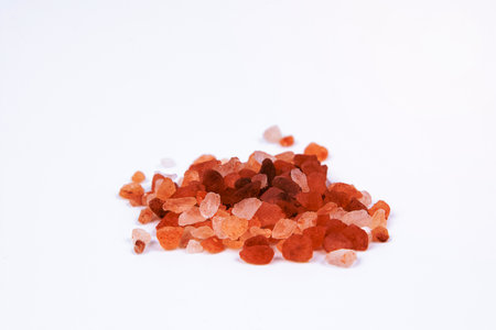 Himalayan pink rock salt on white background. Background of salt crystals.の写真素材