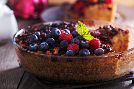 Berry cake with oats served with fresh berriesの写真素材