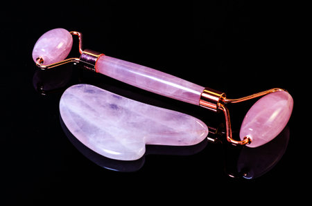 rose quartz facial roller and massage stone gua sha isolated on white background, flat lay
Top view on jade facial roller and gua sha tool  on white background. Facial massage kit for lifting massage therapy, home spa. Mock upの写真素材