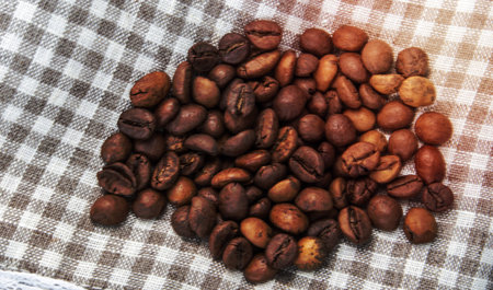 Close-up of roasted fresh coffee beans. Group of brown or black coffee beans backgroundの写真素材