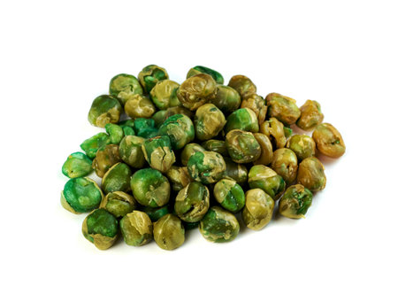 Green peas roasted isolated on white backgroundの写真素材