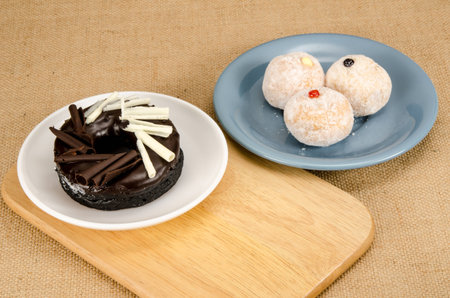 Image of donut ball in ceramic dish on brown sack backgroundの写真素材