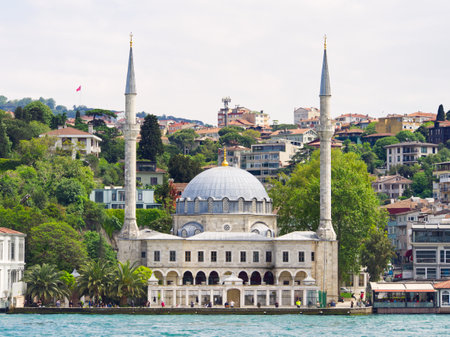 Scenic view of a mosque with twin minarets on the Bosphorus waterfront in Istanbul, Turkeyの写真素材