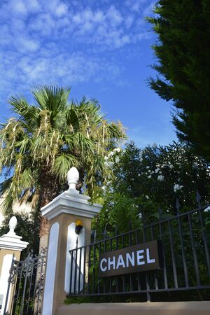 Chanel building in Saint Tropez, France, with palm tree and blue sky in August 19.  2019のeditorial素材