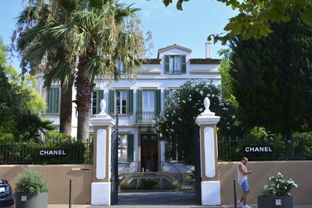 Entrance to Chanel building in Saint Tropez, France, with palm tree and blue sky, August 19.  2019のeditorial素材
