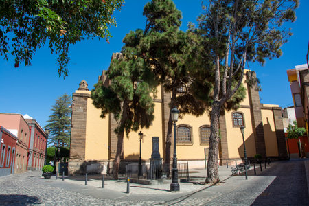 Street and rear part of the church of Santiago de los Caballeros in the town of Galdar on the Canary Island of Gran Canaria, Europeの写真素材
