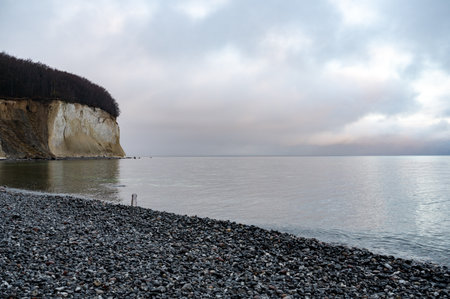 The Chalk cliffs on the Baltic Sea on the island of RÃ¼gen, Mecklenburg-Western Pomerania, Germany, Europeの写真素材