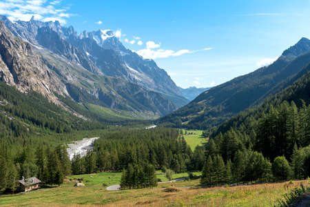 View of the Val Veny - Courmayeur - Valle d'Aosta - Italyの写真素材
