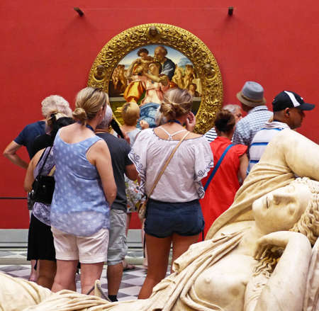 Tourists in Florence Uffizi Gallery admiring The holy family, Doni Tondo, by Michelangelo Buonarroti.のeditorial素材