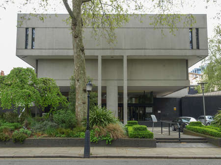LONDON, ENGLAND, UK - MARCH 05, 2009: The Royal College Of Physicians designed in 1964 by Sir Denys Lasdun is a masterpiece of new brutalist architectureのeditorial素材