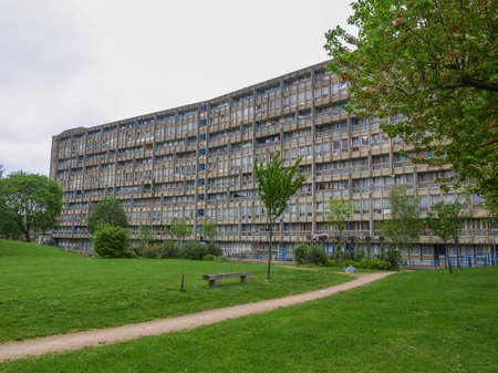 LONDON, ENGLAND, UK - MARCH 05, 2009: The Robin Hood Gardens housing estate designed in late sixties by Alison and Peter Smithson is a masterpiece of new brutalist architectureのeditorial素材
