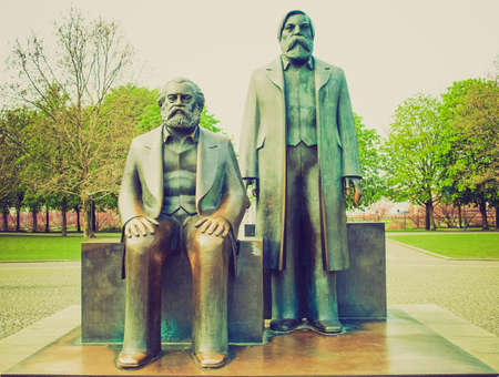 Vintage looking Marx and Engels statue in Marx-Engels-Forum, Alexanderplatz, Berlinのeditorial素材