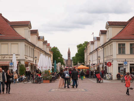 POTSDAM, GERMANY - MAY 10, 2014: Tourists visiting the city centreのeditorial素材