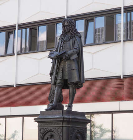The Leibniz Denkmal monument to German philosopher Gottfried Wilhelm Leibniz stands in the campus of Leipzig Universityのeditorial素材